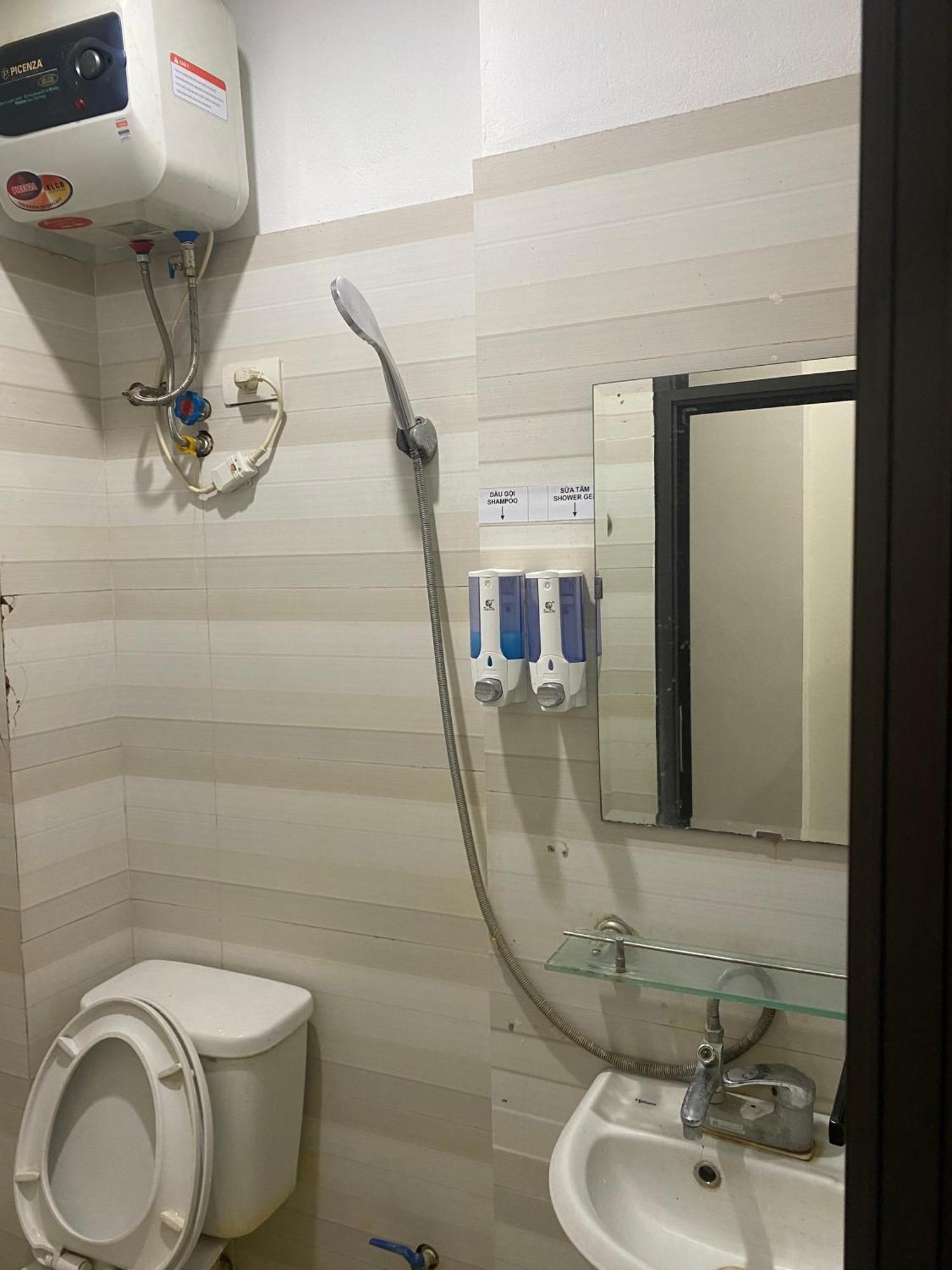 Nam Cuong Motel - Phong Don Co Cua So Thoang Mat Khep Kin - Thang May Ханой Екстер'єр фото