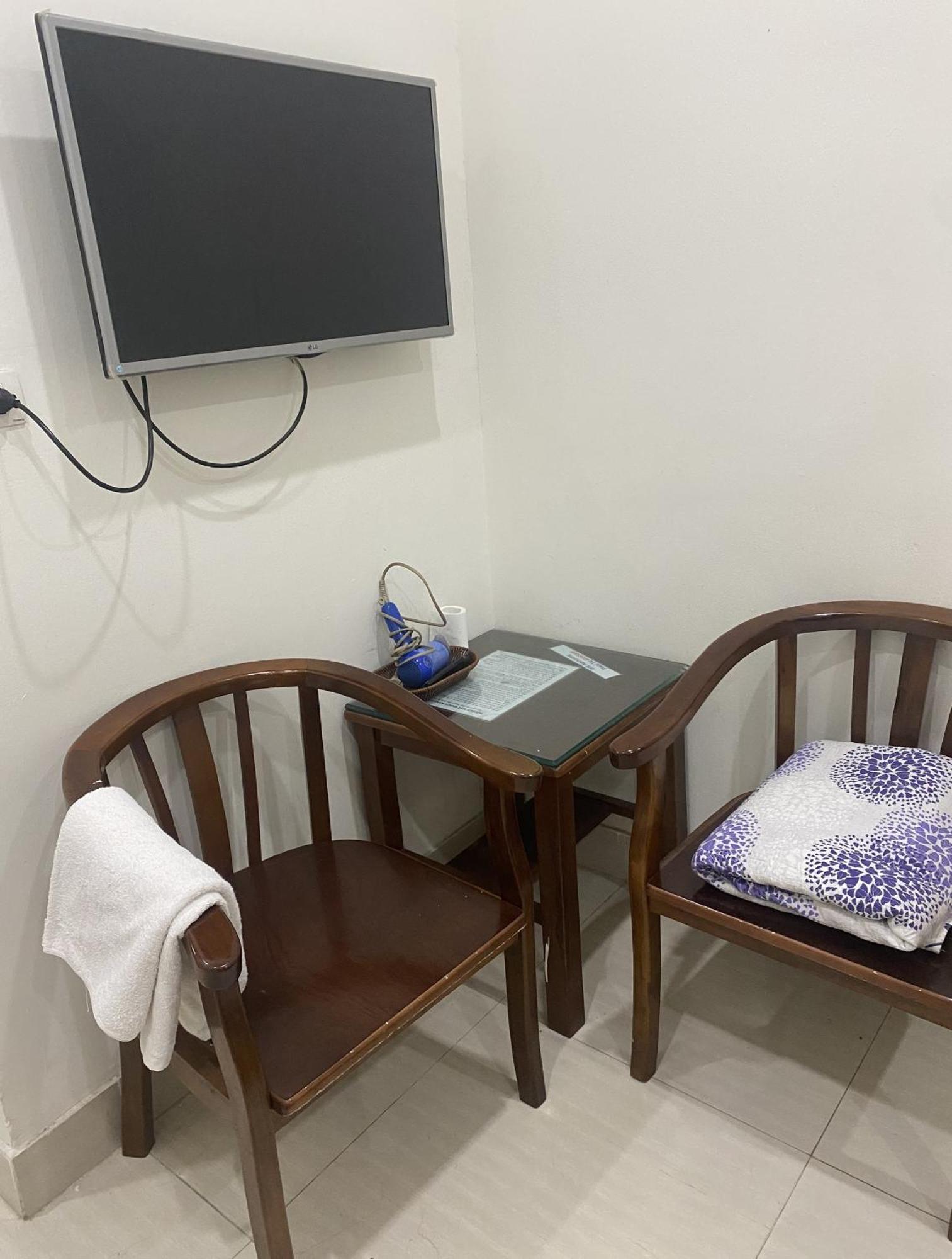 Nam Cuong Motel - Phong Don Co Cua So Thoang Mat Khep Kin - Thang May Ханой Екстер'єр фото